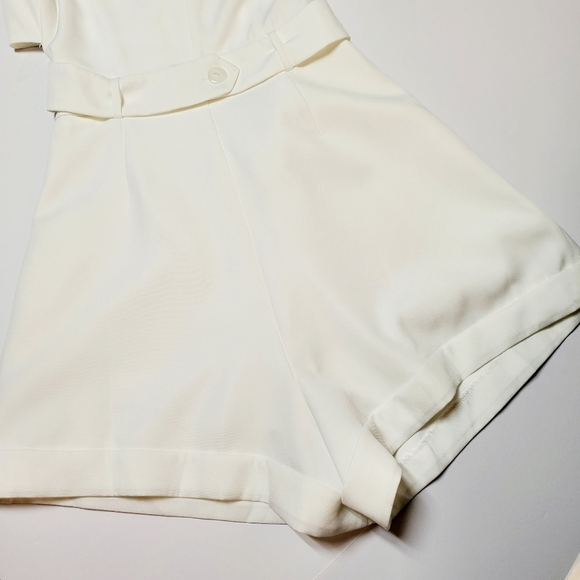 NWOT Lulus Posh and Flirty White Collared Cutout Sleeveless Romper Sz S - Picture 10 of 13